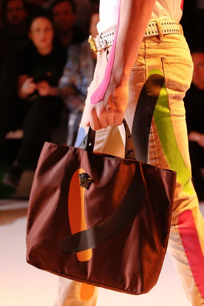 Look 32